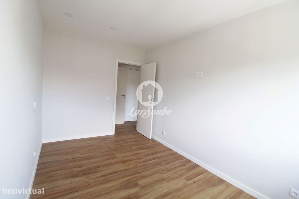 Apartamento T2, remodelado, localizado na prestigiada Urbanização N...