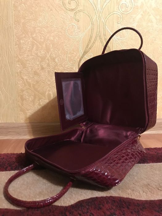 Сумка-чемоданчик Estee Lauder