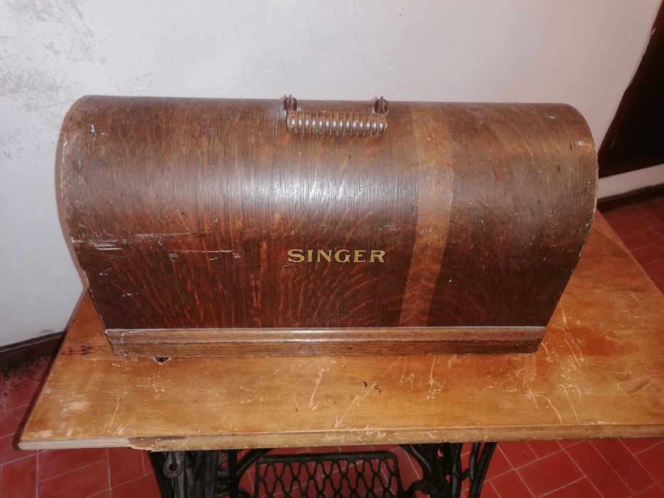 Máquina de Costura Antiga da marca Singer