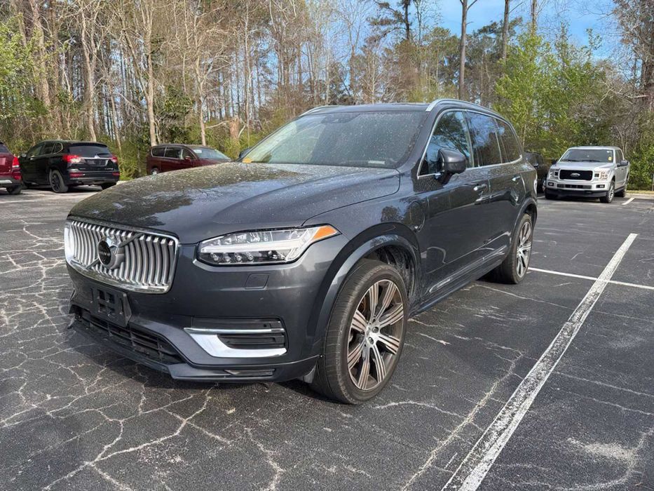Volvo XC90      2021