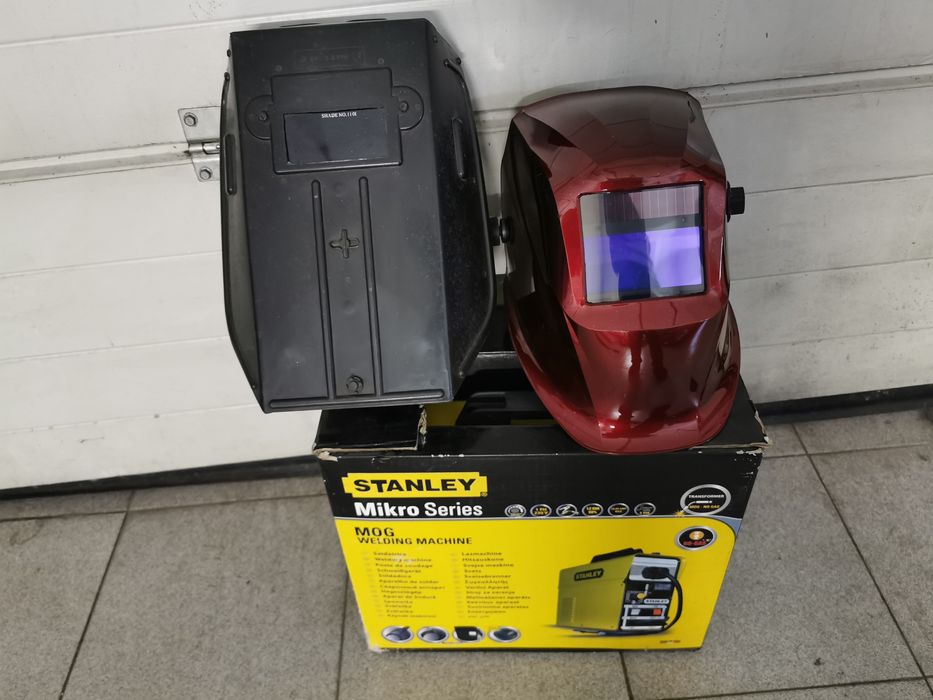 Máquina de soldar Stanley e capacete