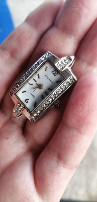 Продам женские часы б/у нерабочие