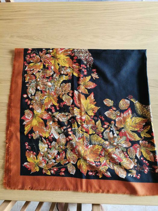 Vendo Lenços e Echarpes