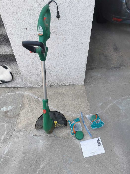 Aparador de relva Black Decker mais acessórios