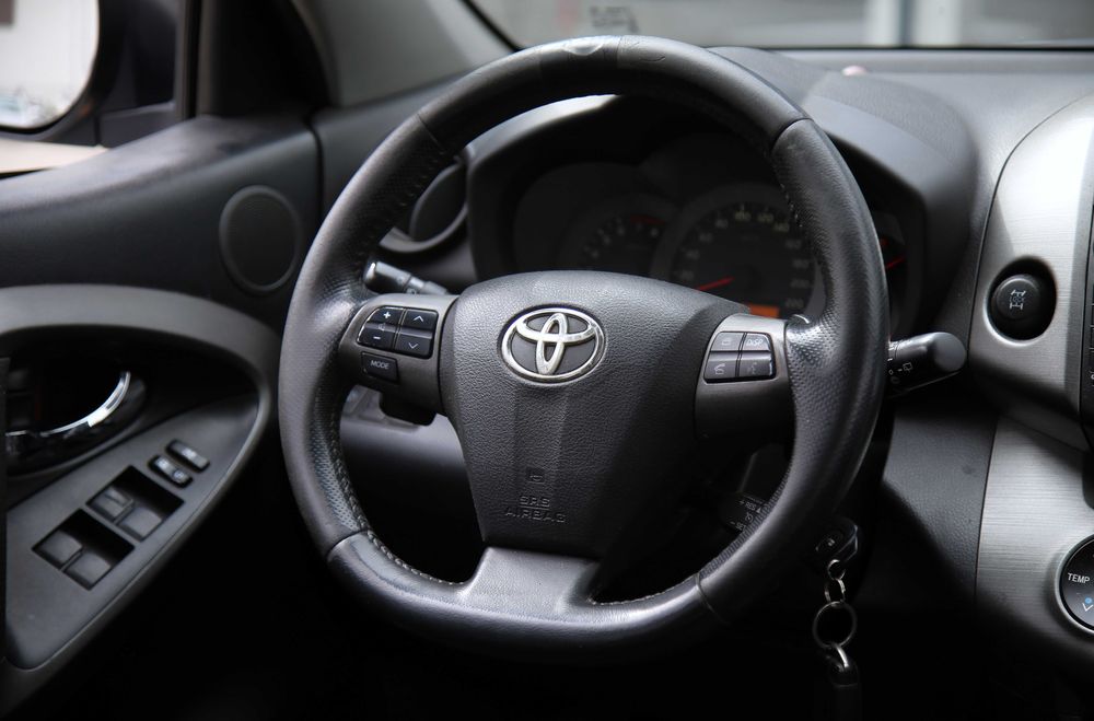 Продам Toyota Rav 4
