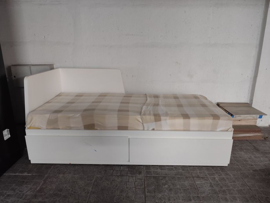 Cama de solteiro extensível para casal com duas gavetas