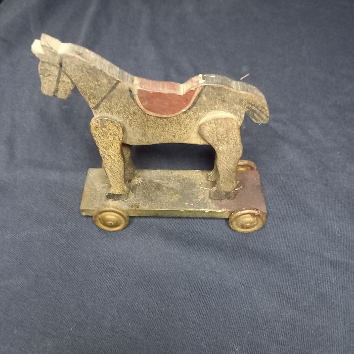 Brinquedo vintage em madeira