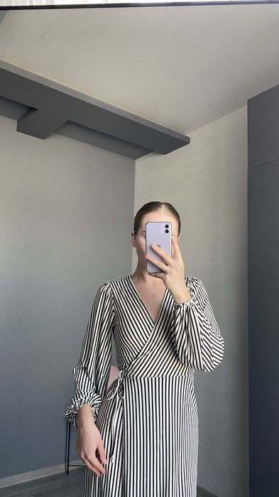 Сукня міді на запах в смужку, розмір xs-s