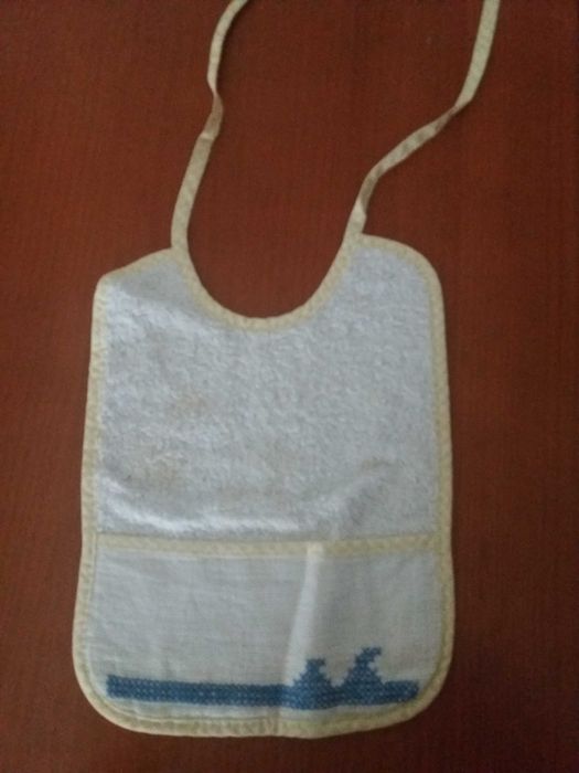 Conjunto de três babetes para bébé