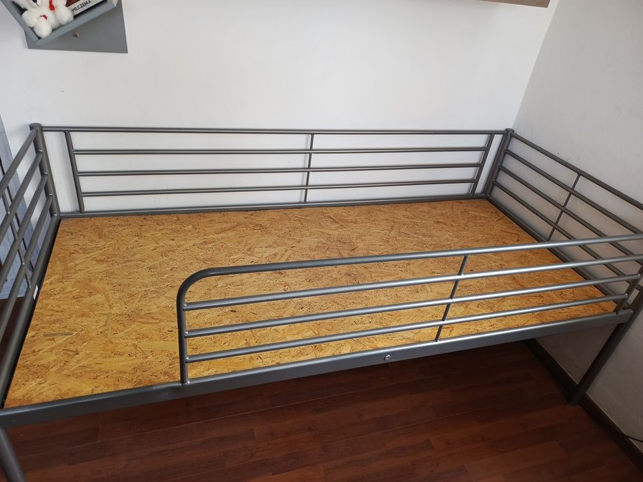 Łóżko jednoosobowe