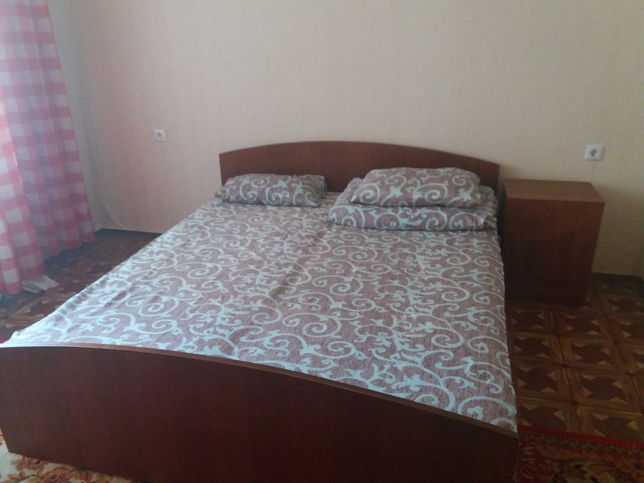 Посуточно можно месяц  два.5 спальних місць Киев КПИ 7 мин Охмадит