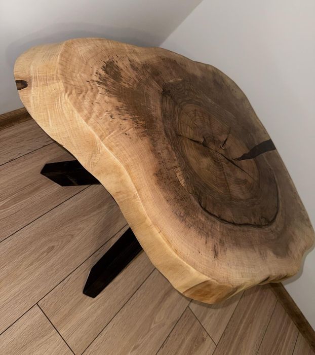 Stół kawowy z żywicą epoksydową