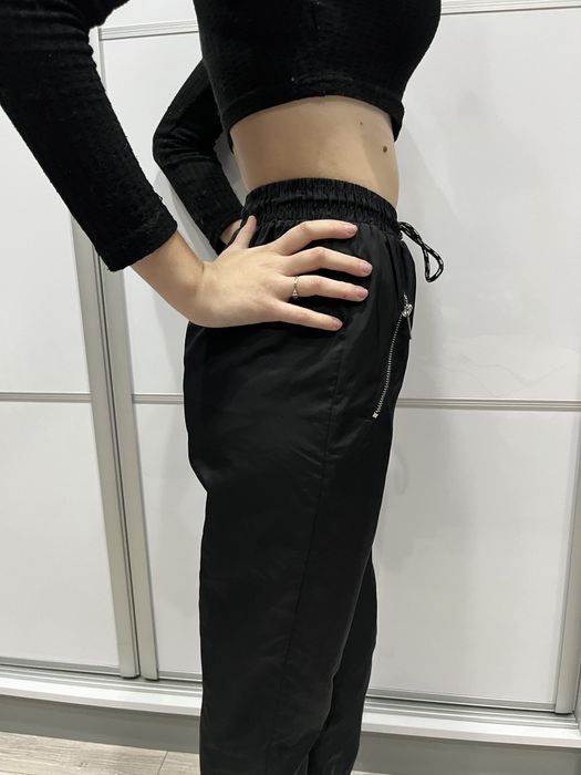 Spodnie Nowe Joggery Czarne Śliskie Sznurki Kieszenie