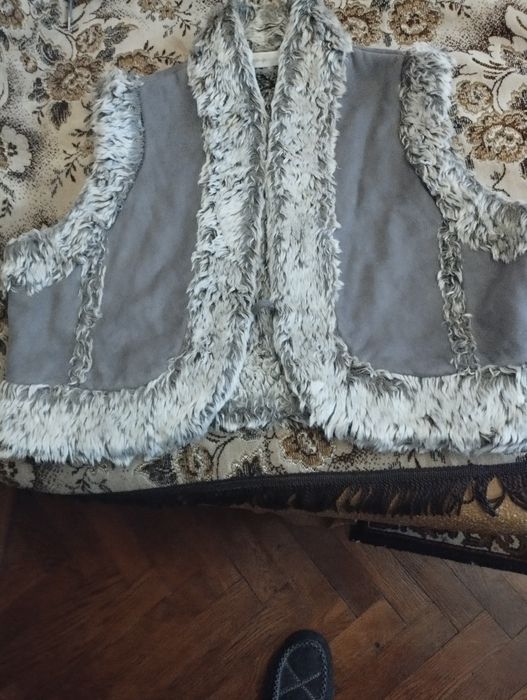 В продажі  жіноча  безрукавка