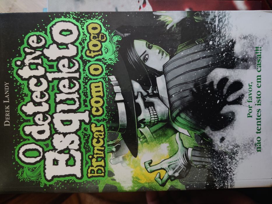 O Detetive Esqueleto - Brincar com o fogo de Derek Landy