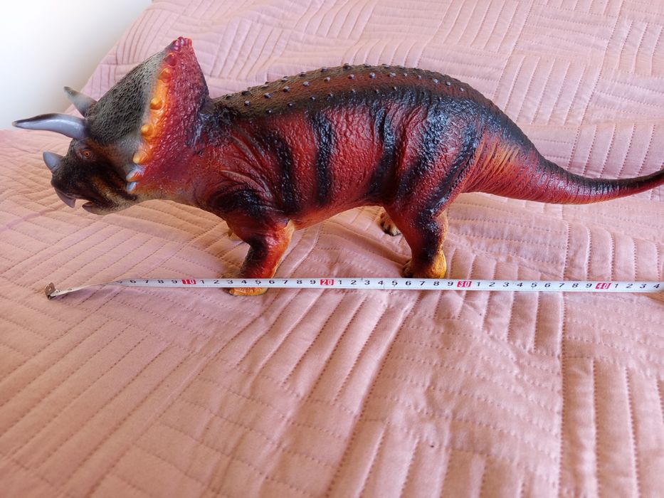 Duży dinozaur stan bardzo dobry