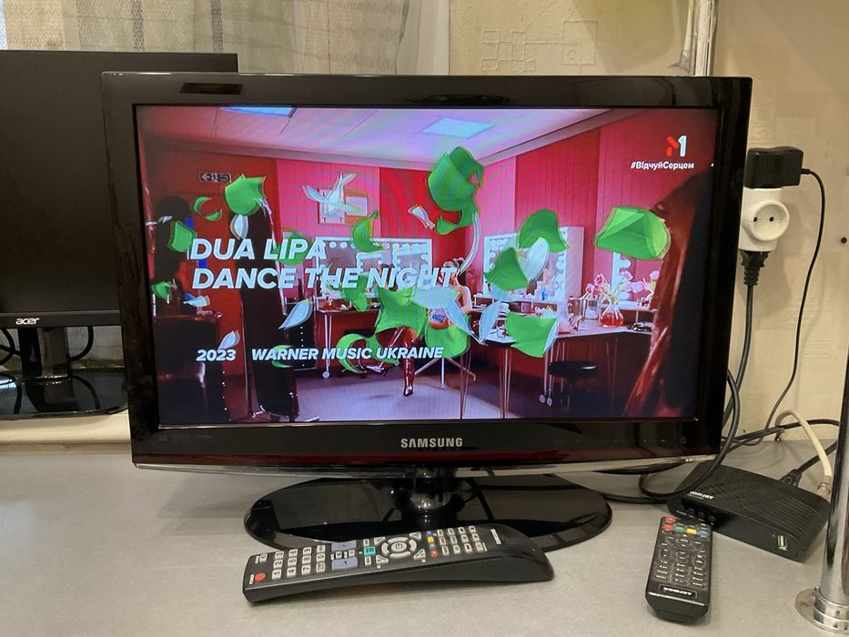 Телевізор 22" Samsung LE22C450E1W Black