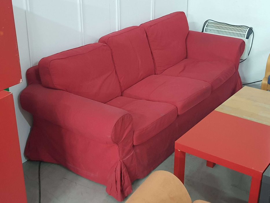 Sofa trzyosobowa Ikea Ektorp czerwona kanapa