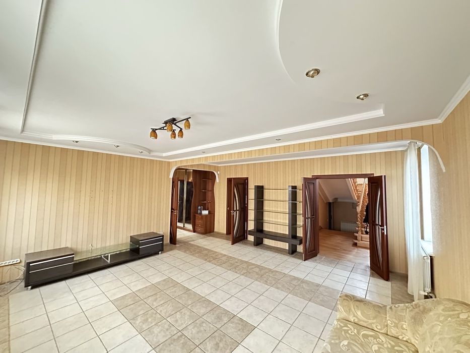 Продам будинок в Макарові.Срочно