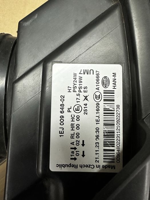 Vendo 2 farois originais audi A3 2008 a 2012