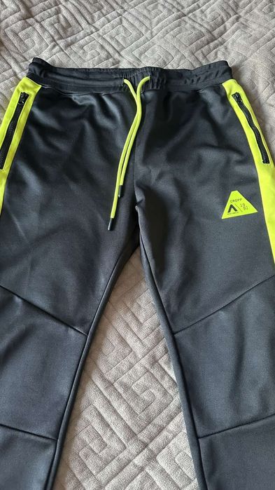 Штани фірми cropp