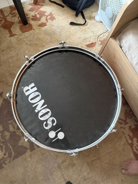 timbalão de chão (floor tom)