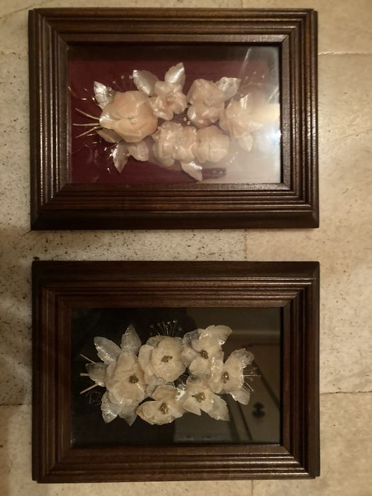 Quadros com arranjo floral em escamas
