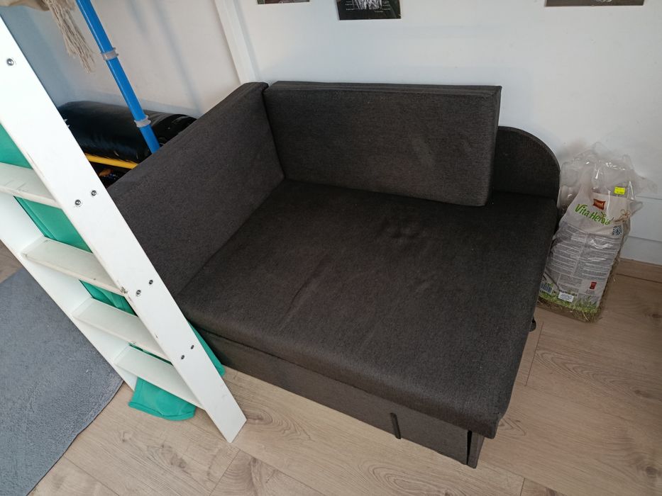 Mały tapczan z funkcją spania