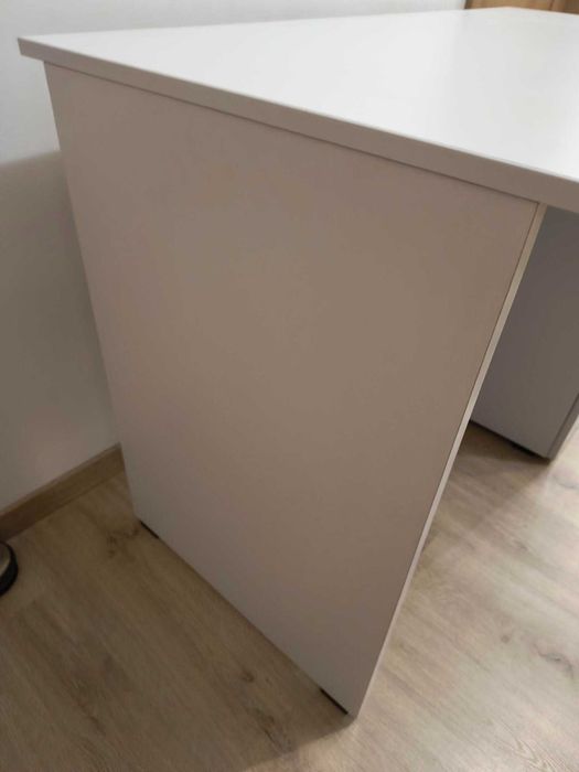 Sprzedam biurko młodzieżowe