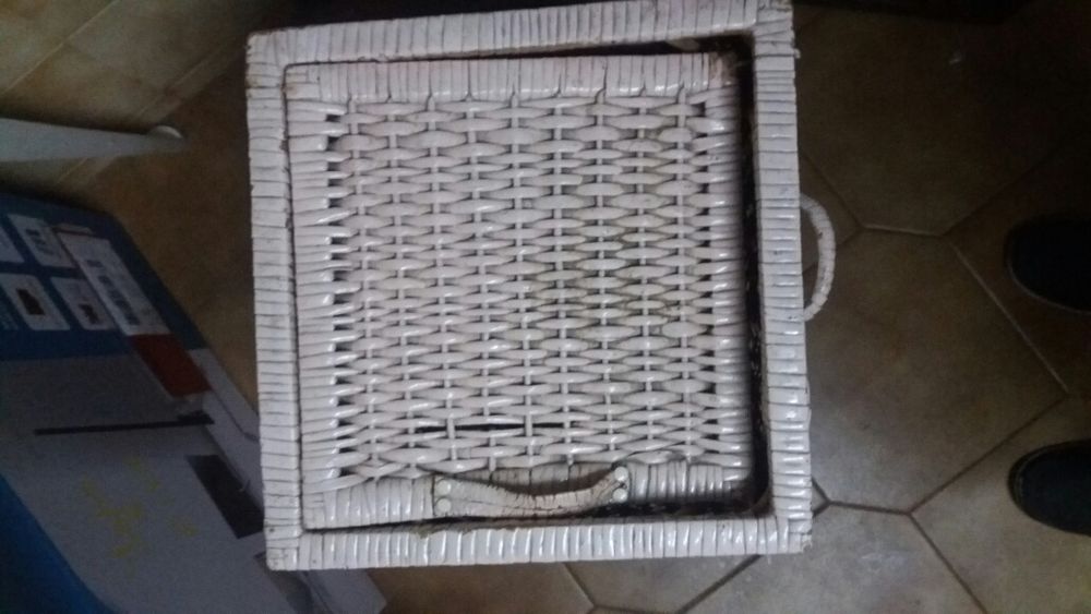 Cesta de palha com tampa