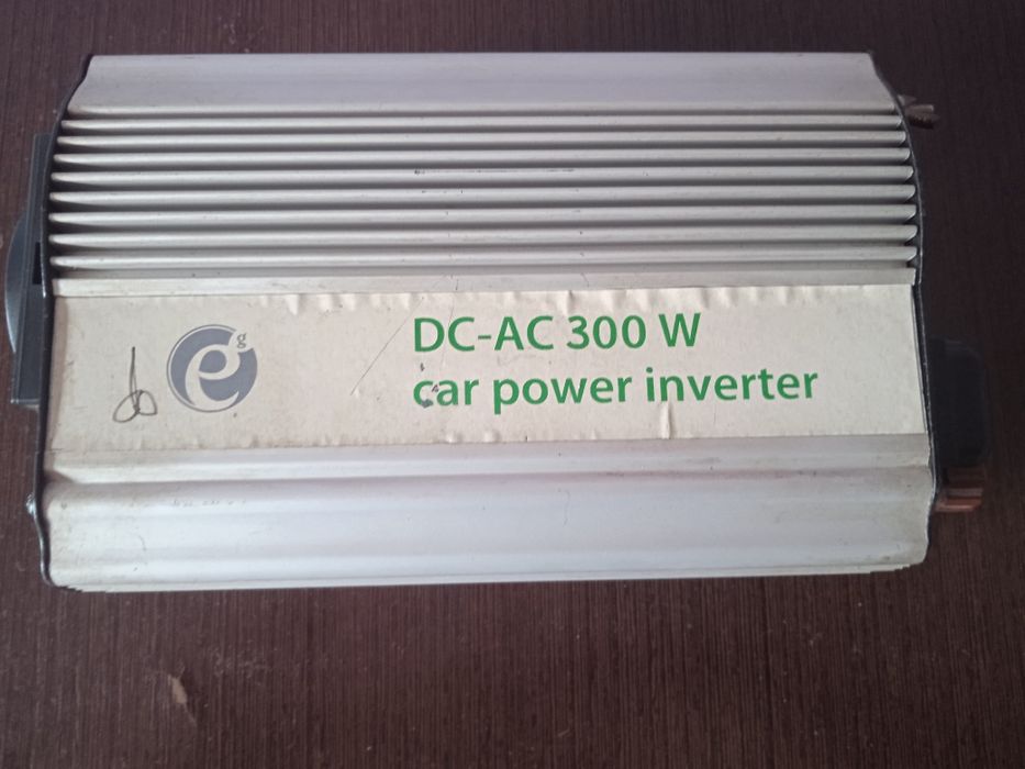 Преобразователь тока 12 V DC-230 V AC up 1.3 A.