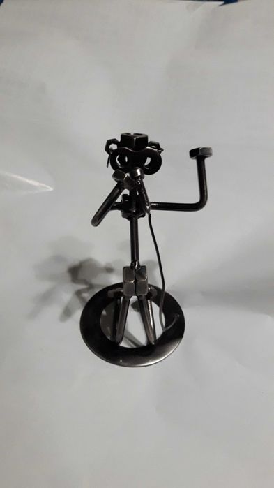 Співак з металу.