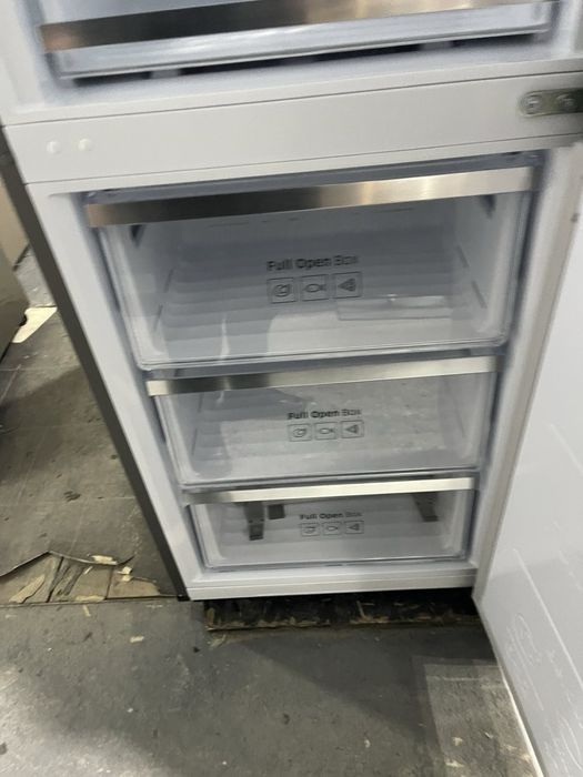 Холодильник Samsung