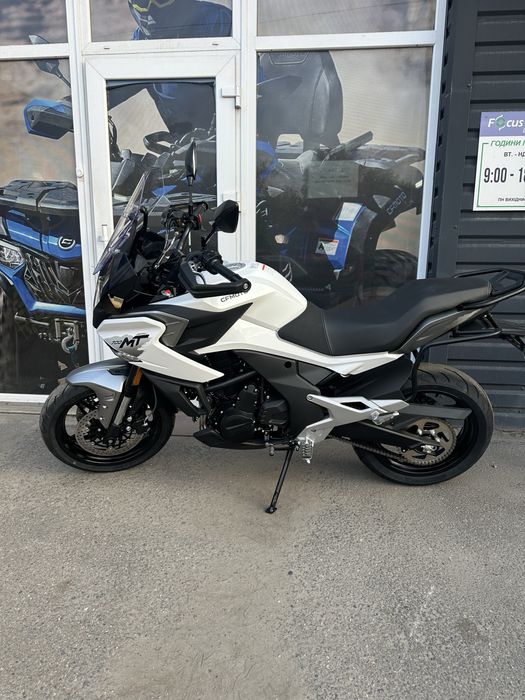 Мотоцикл CFMOTO MT700