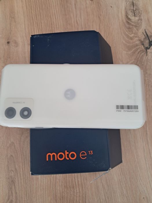 Telefon Motorola E 13