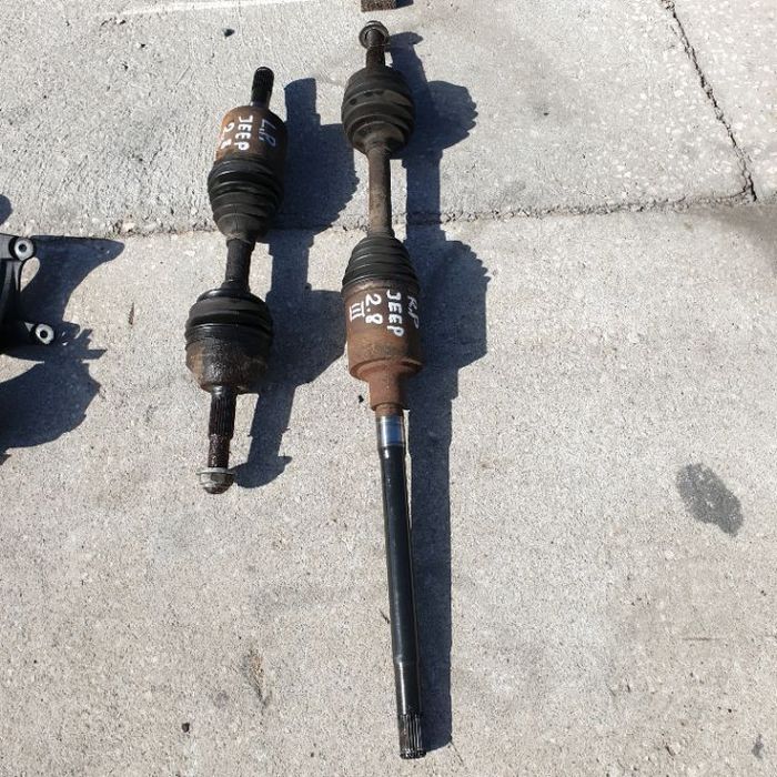 JEEP CHEROKEE III KJ 2.8 CRD POLOS LEWA PRZOD 07R