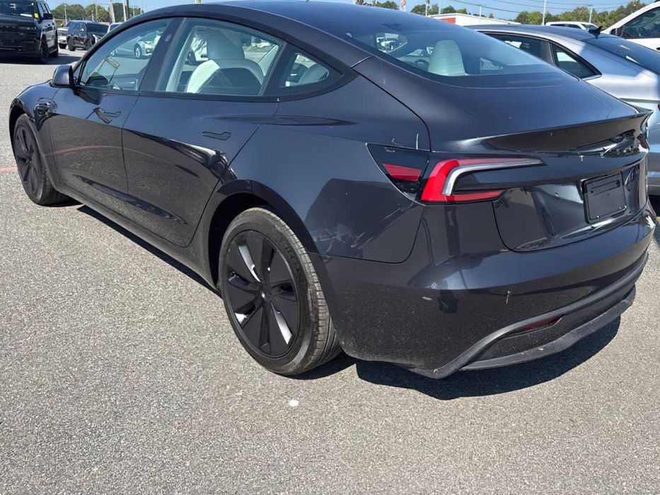 Tesla Model 3 Long Range      2025