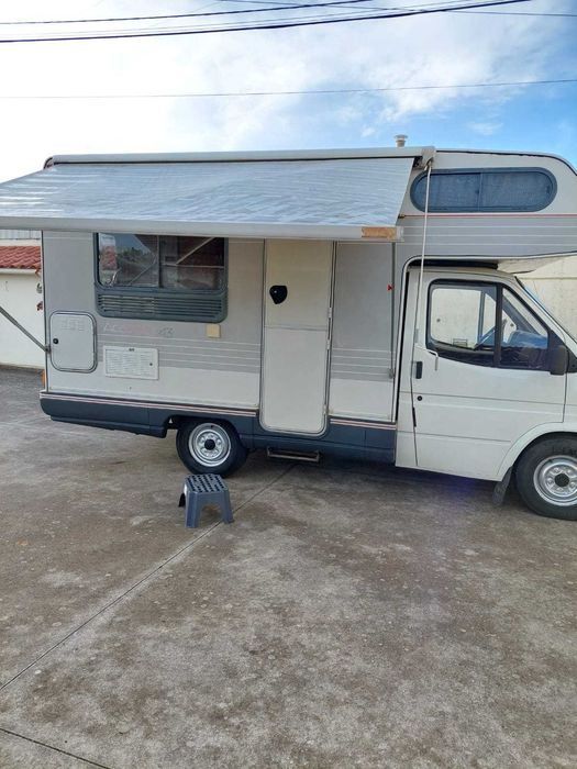 Autocaravana pronta para as curvas