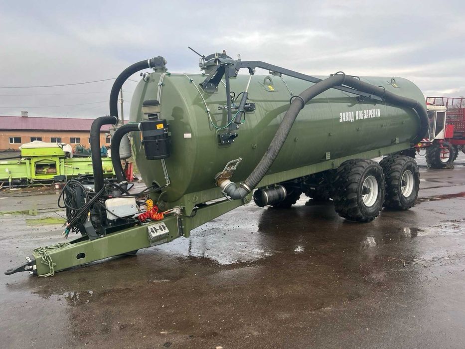 Вакуумні напівпричіпи цистерни від ВНЦ-16