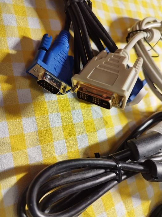 Fajny zestaw kabli do PC łan VGA DVI