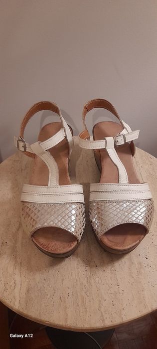 Sandálias brancas