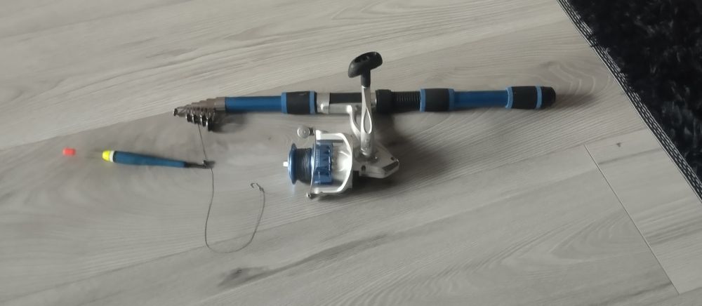 Wędka teleskopowa i kołowrotek z gotowym zestawem na spławik