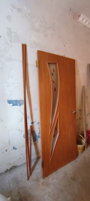 Продам двері міжкімнатні з коробкою і завісами 2500 гривень