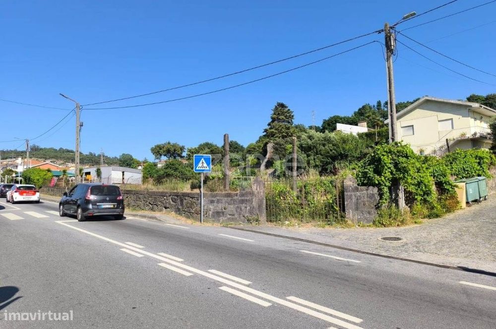Terreno urbanizável à face da EN 105 (Porto - Guimarães)