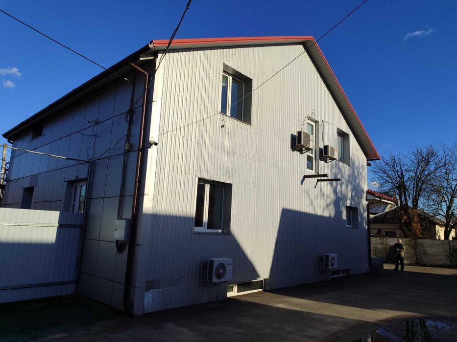 Продаж окремо стоячої будівлі ( моживо  частинами)  по вул. Любецька