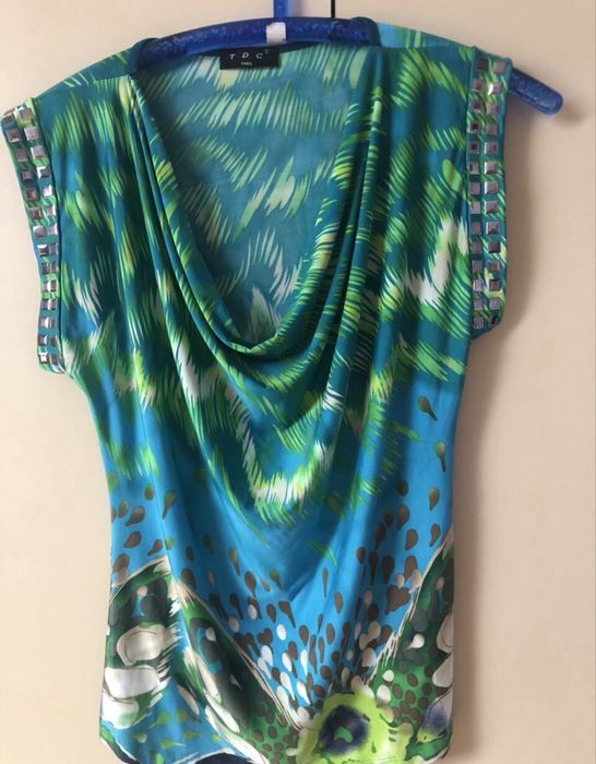 Bluzka Tdc Paris tropical pawie pióra M lejący dekold woda