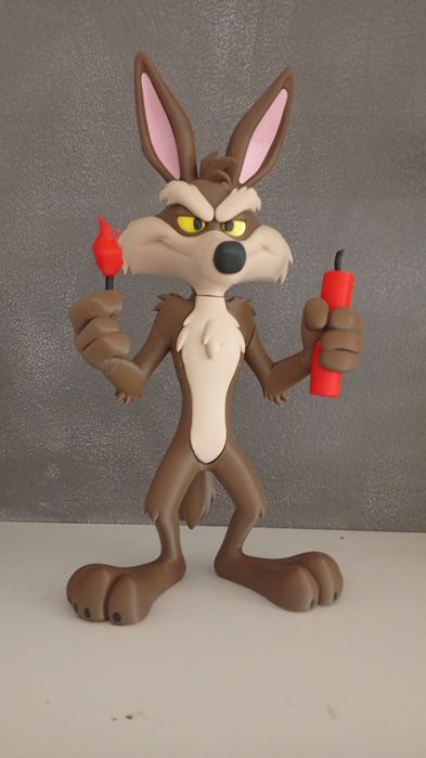 Personagem coyote 29cm