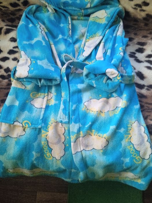 Теплый халат на запах.Размер S-M.