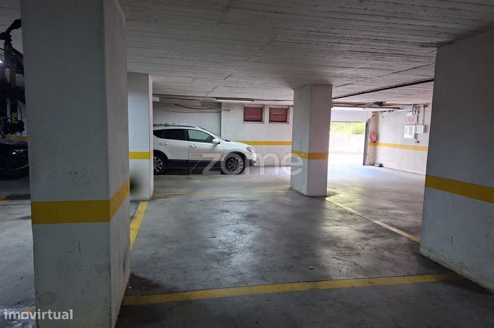 Apartamento T3 com parqueamento | Urbanização da Cavaleira, Algueir...