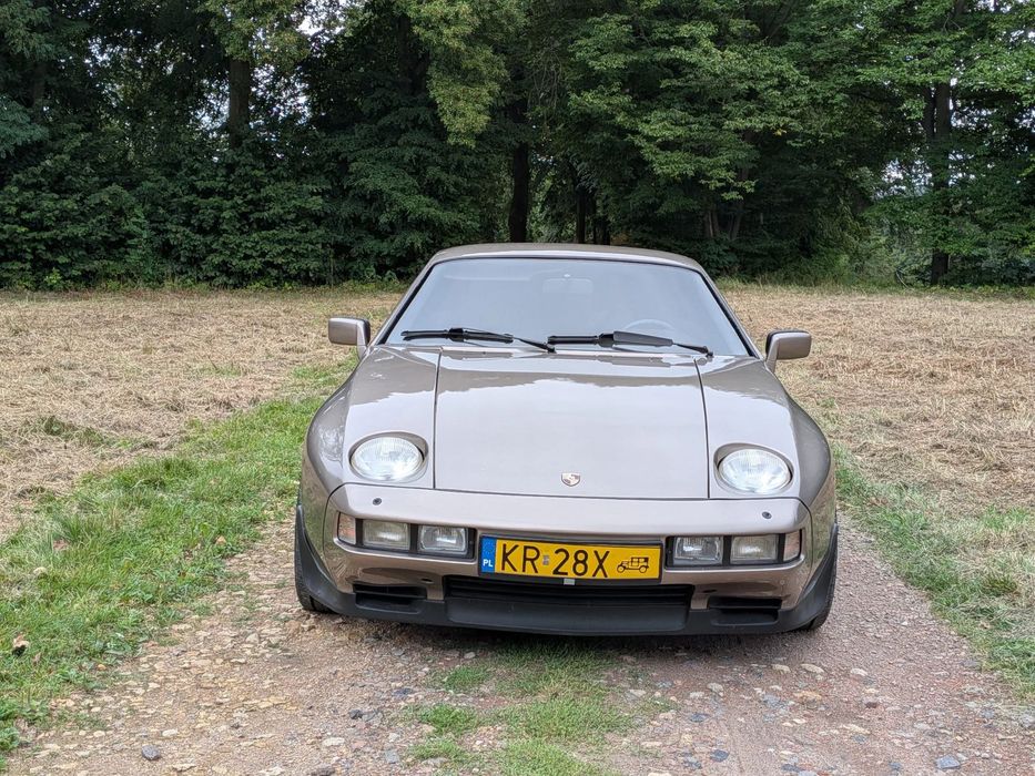 Porsche 928